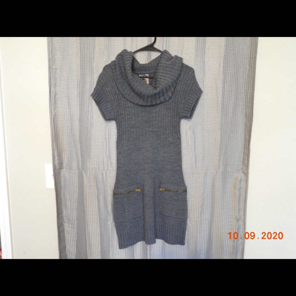 Short sleeve sweater dress.